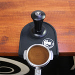 Tamper Auto Nivelador 58mm Negro - Rhino Coffee Gear - DFRNT.